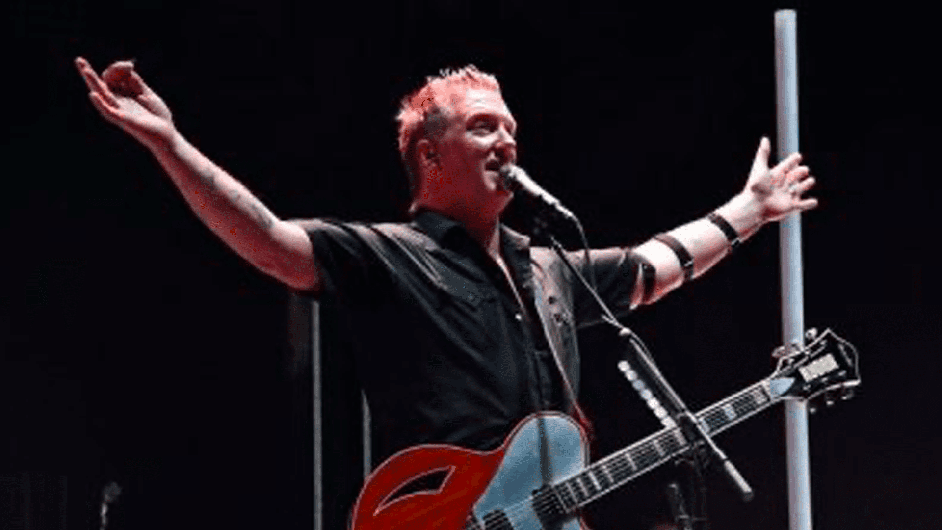 I Queens of the Stone Age nascondono biglietti gratis nella metropolitana di New York