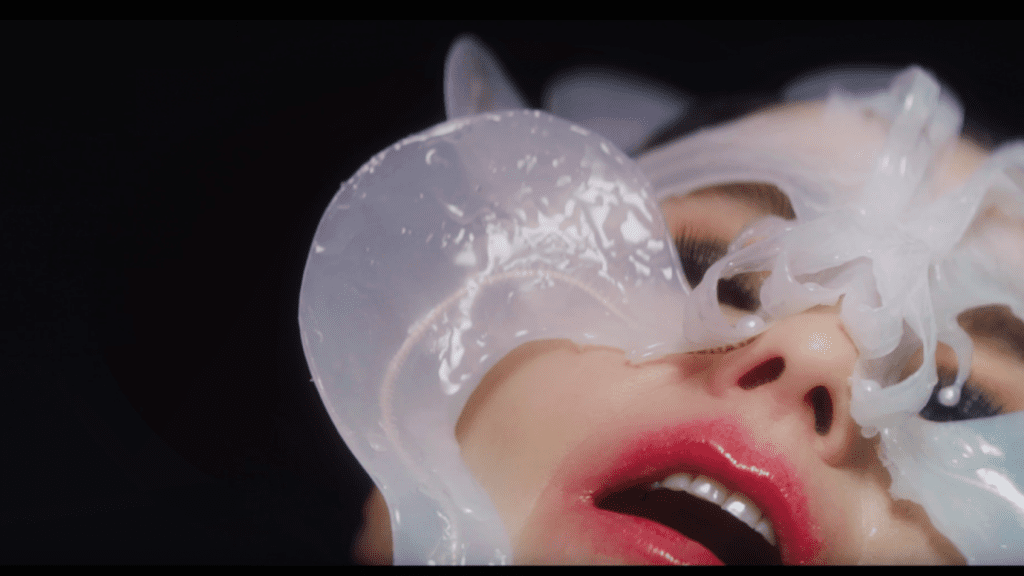 Björk: online il video di “Arisen My Senses”