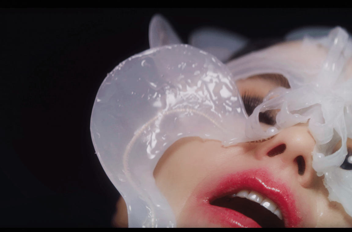 Björk Online Il Video Di Arisen My Senses Billboard Italia