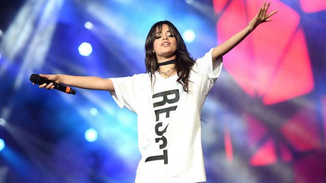 I fan di Camila Cabello celebrano “Havana” che arriva al #1 della Hot 100