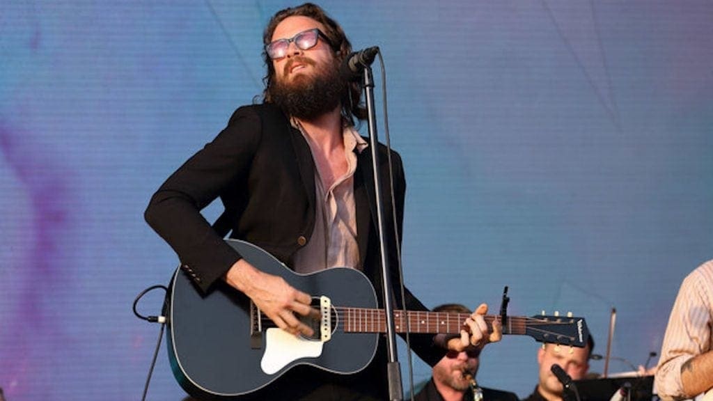 Father John Misty presenta “Please Do Not Die”: il video live