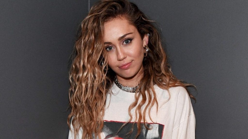 Miley Cyrus ha cantato “Rumors” di Lindsay Lohan