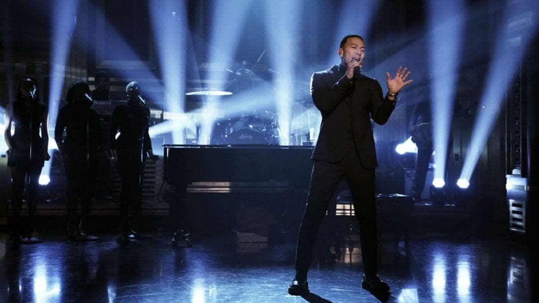 John Legend e i The Roots: la loro esibizione di Preach al Tonight Show