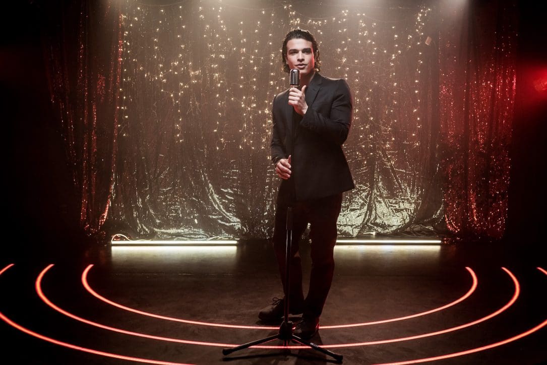 Archiviata l'esperienza a X Factor 12, Leo Gassmann ha annunciato l'arrivo di un nuovo brano dal titolo Cosa Sarà di Noi. Sarà disponibile dal 22 marzo