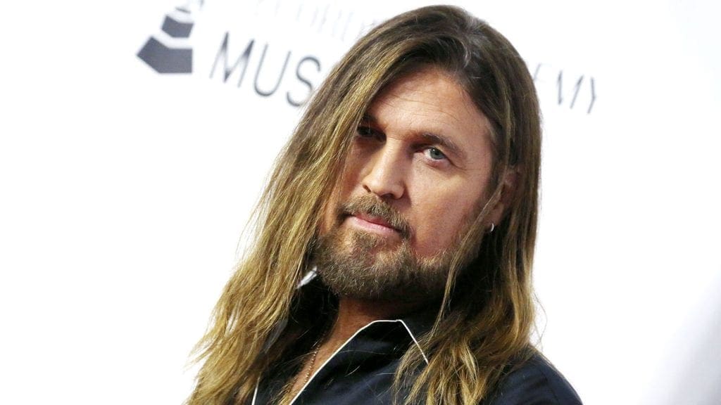 “Old Town Road”: Billy Ray Cyrus canta con Miley Cyrus e Mason Ramsey