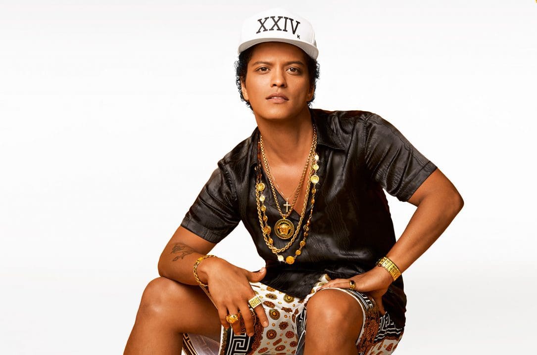 I fan sono impazziti per una foto di Bruno Mars in studio