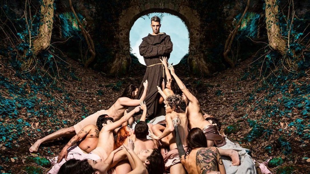 Achille Lauro è San Francesco nel videoclip ufficiale di Me Ne Frego