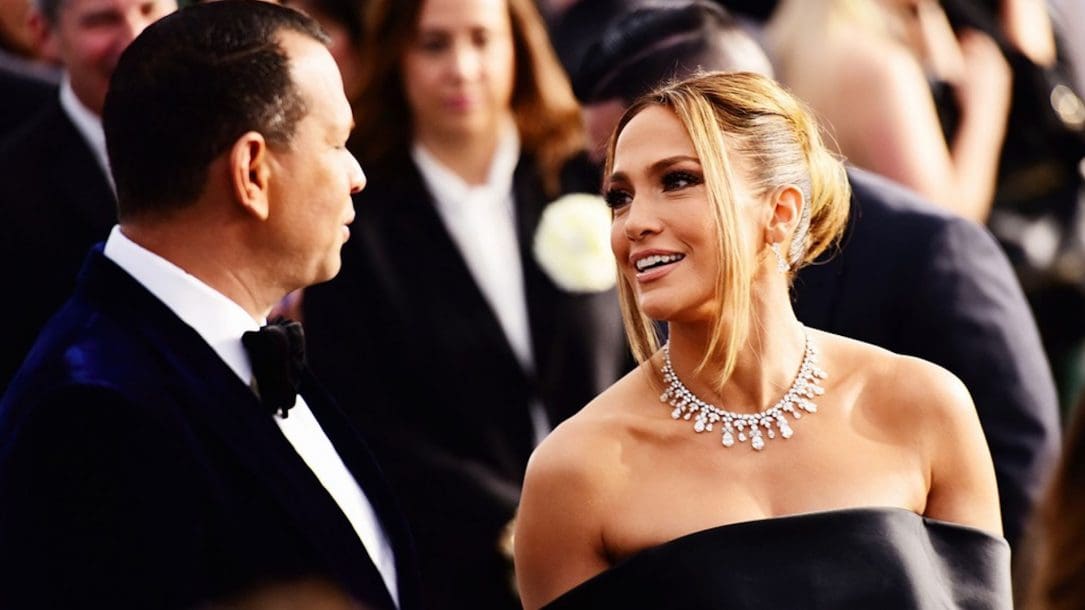 Jennifer Lopez ha il cuore spezzato: il suo matrimonio con Alex Rodriguez è rimandato