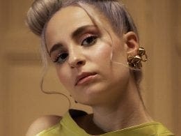 Cara, sul set del video di Lentamente. Foto di Byron Rosero