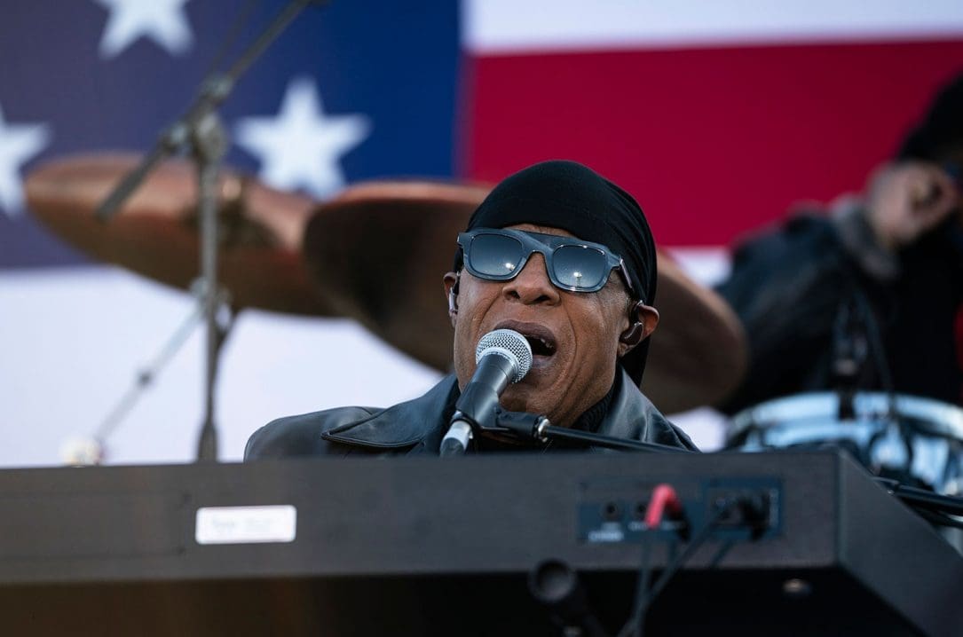 Guarda l’esibizione di Stevie Wonder per Joe Biden e Kamala Harris