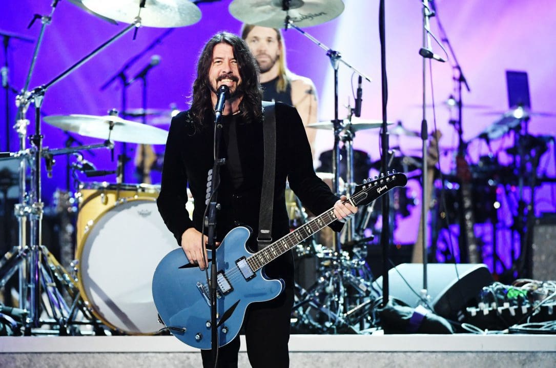 Foo Fighters: la pace è l’unica risposta possibile in “Waiting on a War”