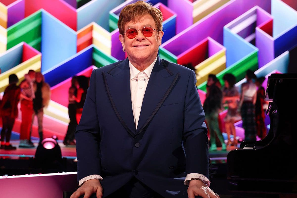 Tour, Elton John furioso con il Governo britannico: «Sono dei filistei»