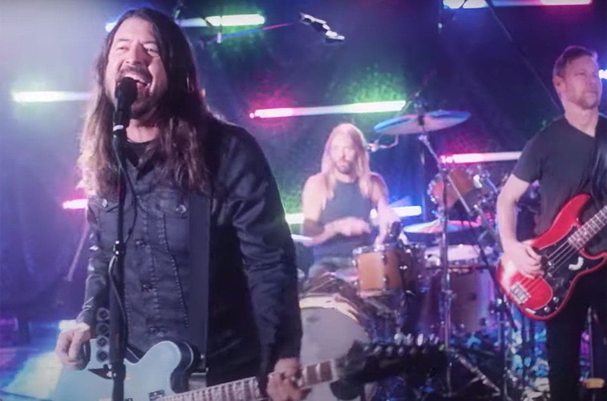 Foo Fighters: guarda il video di “You Should Be Dancing” nei panni dei Dee Gees