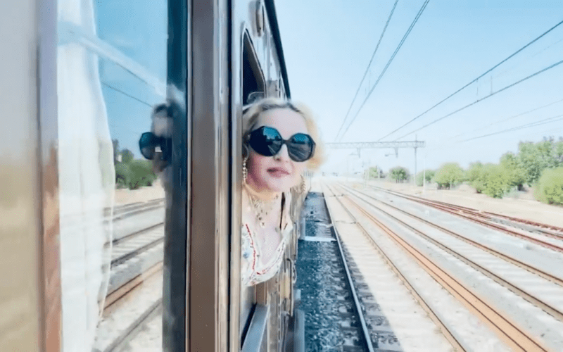 Madonna a bordo del treno storico in Puglia