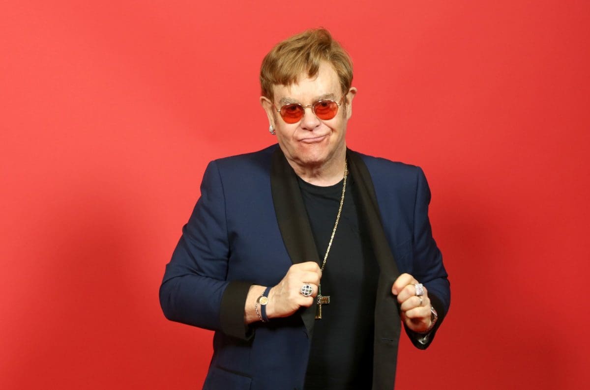 Elton John, nuovo record grazie a “Cold Heart”: per 6 decenni nella top 10 UK