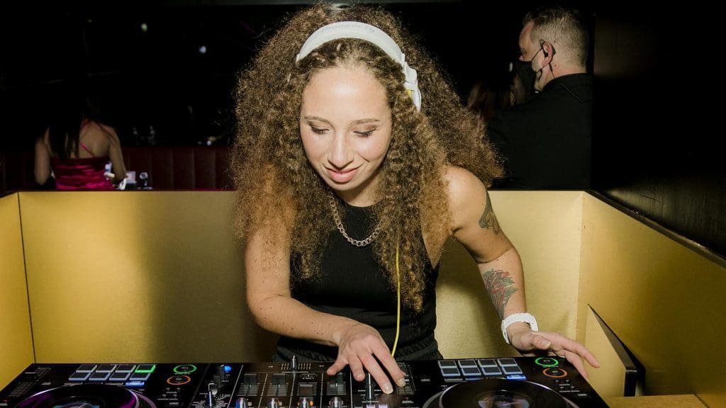 Rossella Essence Pioneer DJ