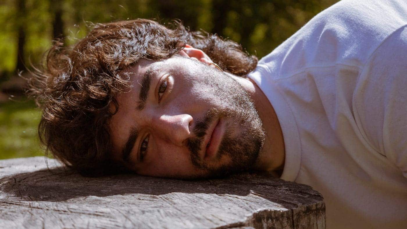 Guarda in anteprima il video di “Lacrime d’oro” di Bobby Wanna