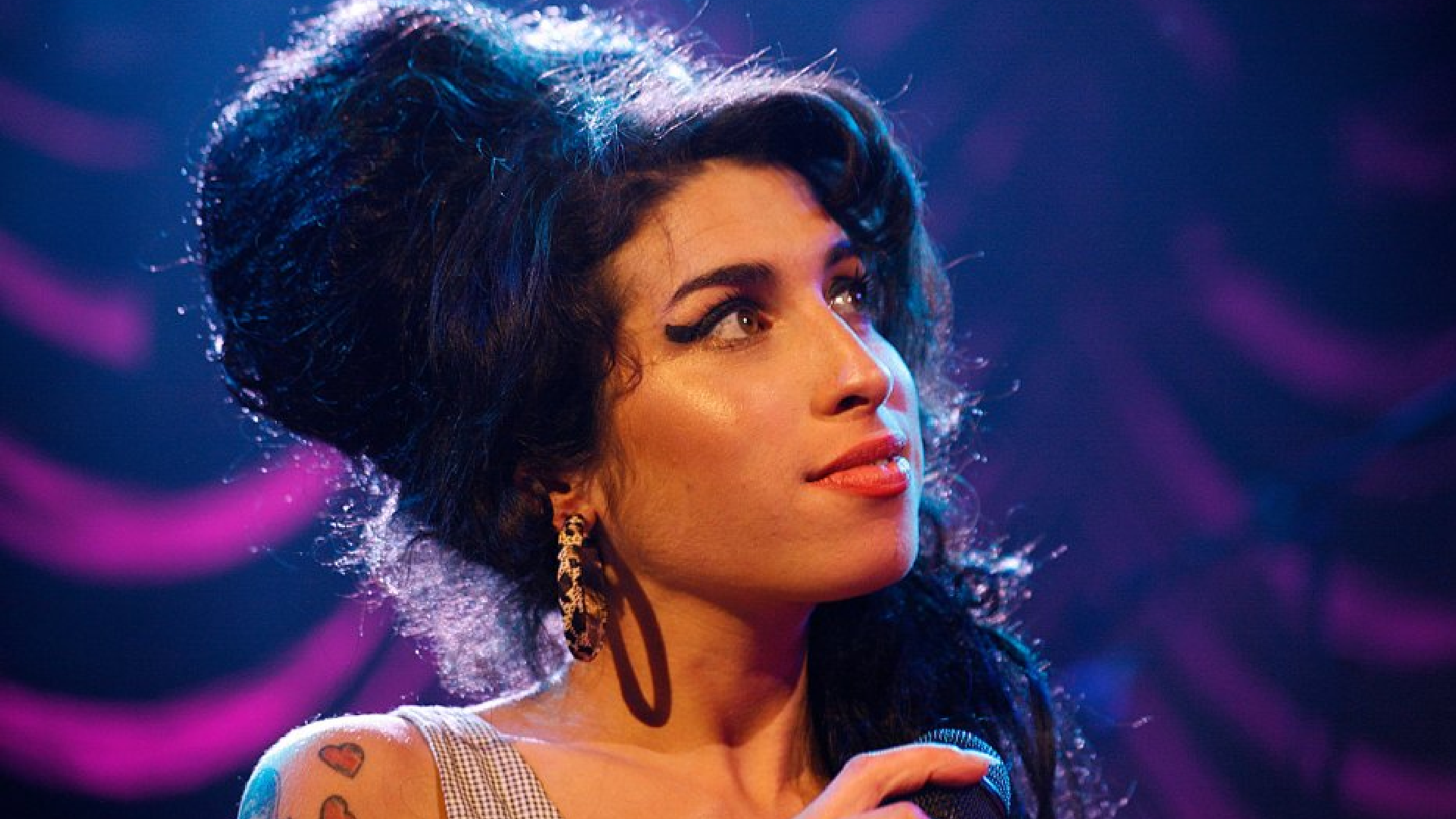 Il biopic su Amy Winehouse sarà diretto da Sam Taylor-Johnson, regista di “Cinquanta sfumature di grigio”