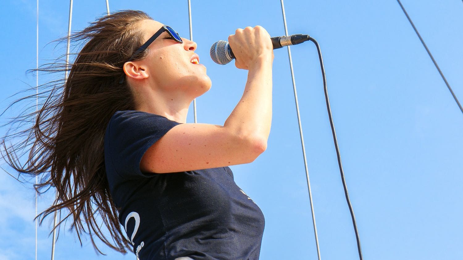 Corally ha concluso l’Eolie Music Fest: «Ho cantato nelle acque dove avvengono gli abusi contro gli animali»