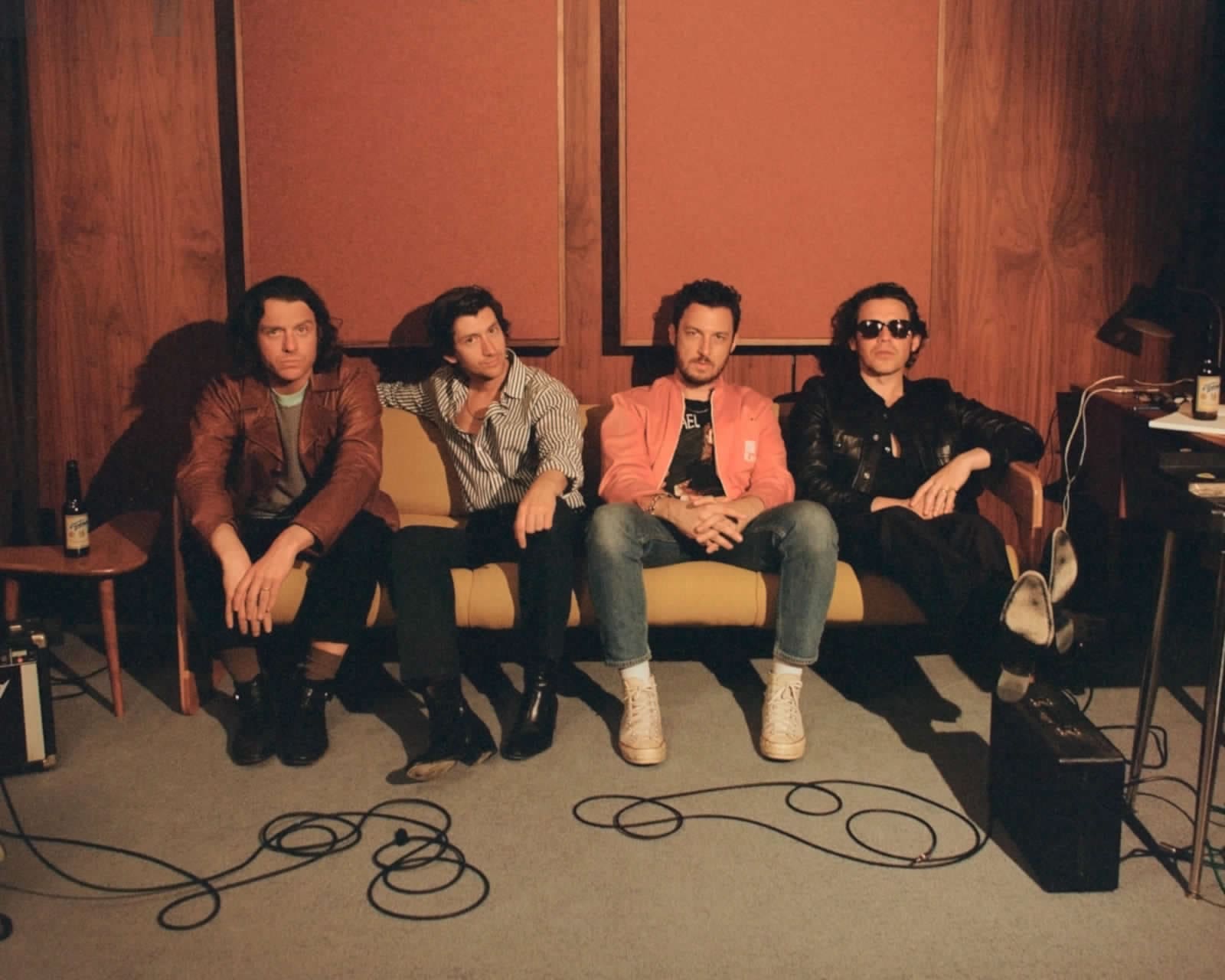 Arctic Monkeys, “There’d Better Be a Mirrorball” è il nuovo singolo