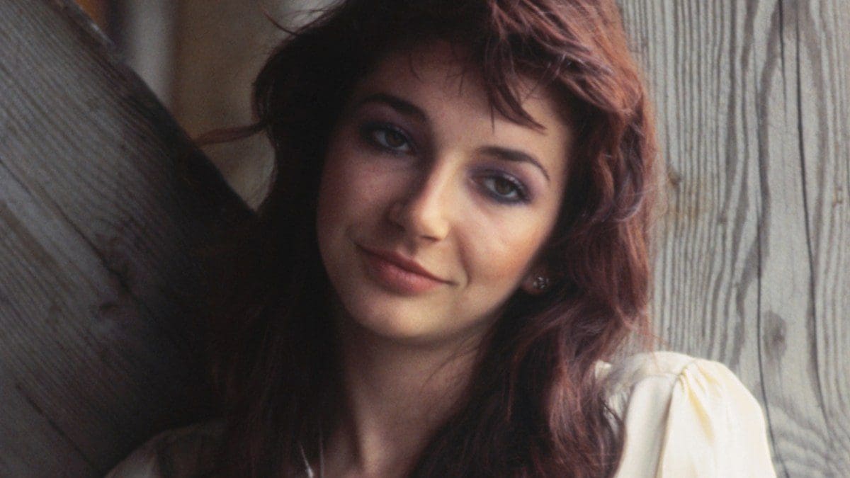 Kate Bush e Stranger Things: cosa c’è dietro l’utilizzo di “Running Up That Hill” nella serie