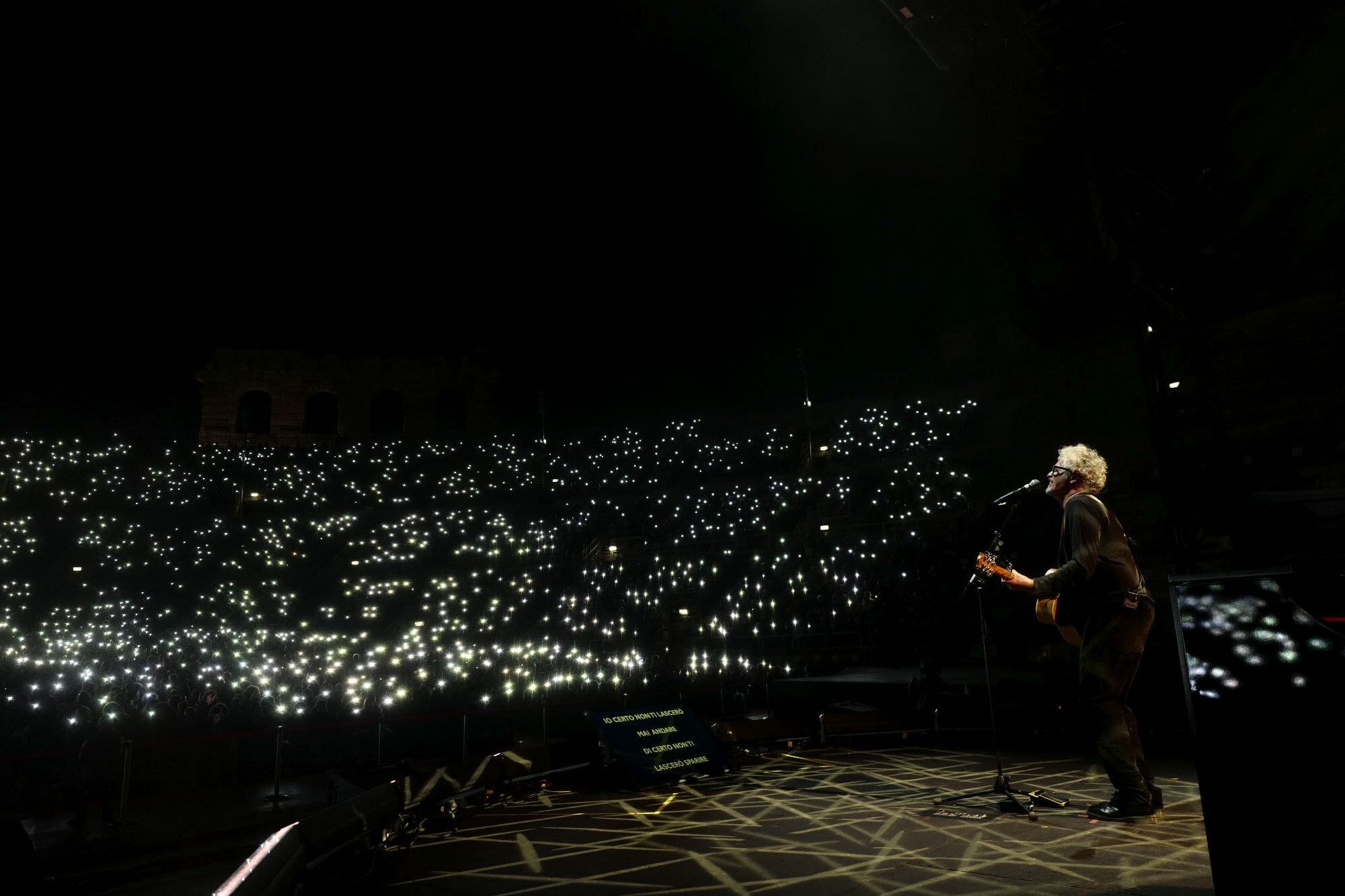 Niccolò Fabi ha presentato il suo nuovo singolo all’Arena di Verona