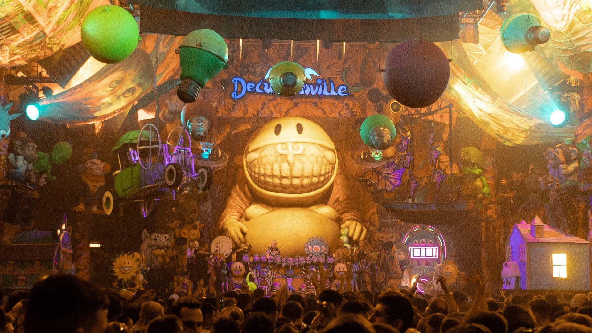 Elrow chiude la stagione a Ibiza con Delusionville di Ron English