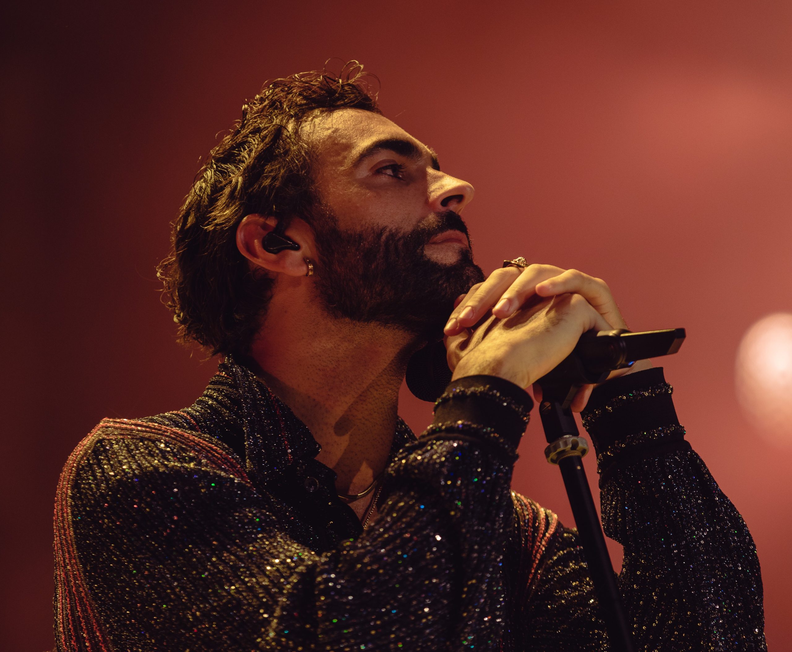 Marco Mengoni ieri sera a Milano ha vinto ogni paura e ha presentato alcuni brani inediti di “Materia (Pelle)”