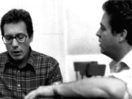 Enzo Jannacci in studio con Renato Pozzetto, foto tratta dal volume "Enzo Jannacci Ecco tutto qui", proprietà Paolo Jannacci