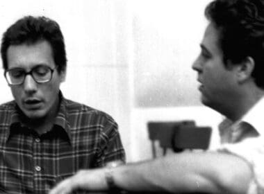 Enzo Jannacci in studio con Renato Pozzetto, foto tratta dal volume "Enzo Jannacci Ecco tutto qui", proprietà Paolo Jannacci