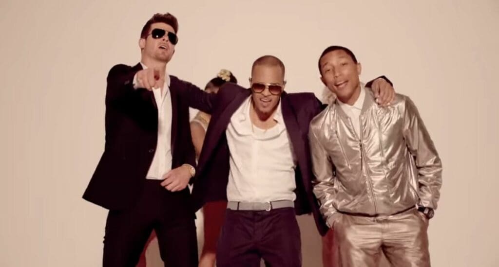 Pharrell Williams, T.I. e Robin Thicke nel video di "Blurred Lines"