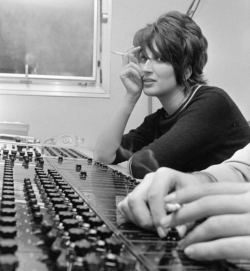 Mina in studio negli anni '60