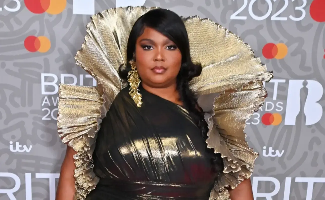 Lizzo porta le drag queen sul palco per protestare contro la legge del Tennessee