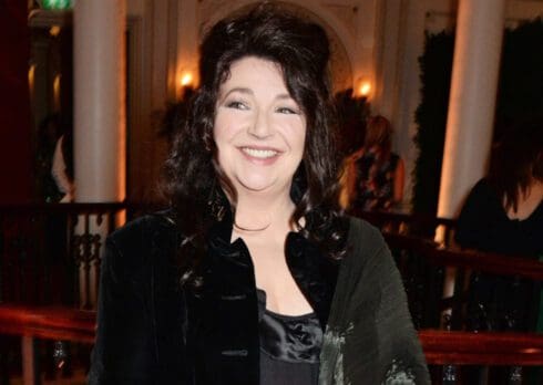 “Running Up That Hill” di Kate Bush ha superato il miliardo di stream su Spotify