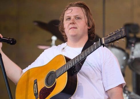 Lewis Capaldi annuncia lo stop al tour mondiale