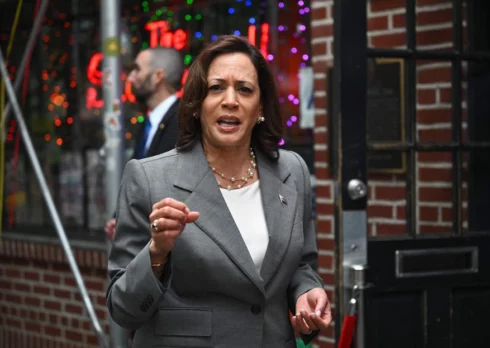 Kamala Harris ha protestato contro le leggi anti LGBTQ sulle note di Kylie Minogue