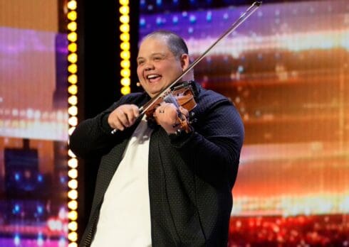 Un violinista ad America’s Got Talent ha suonato una cover pazzesca dei System of a Down