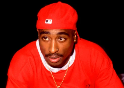 La stella di Tupac è stata posata sulla Hollwood Walk of Fame