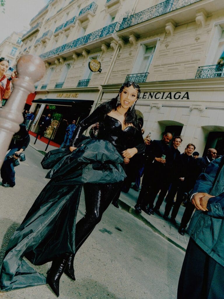 Cardi B - Fashion Week Parigi - 5 - foto di Julien Lienard - Getty Images for Balenciaga