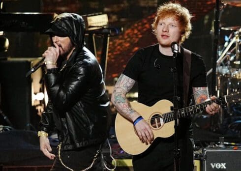 Eminem sale sul palco con Ed Sheeran per cantare “Lose Yourself” e “Stan”