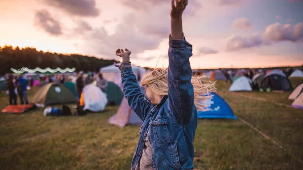 Festival e sostenibilità - foto di Krists Luhaers - Unsplash