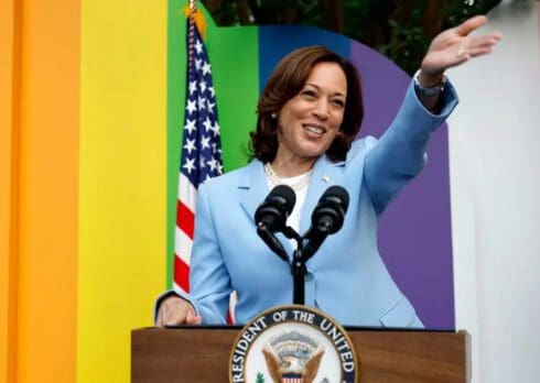 Kamala Harris cita Kylie Minogue durante un evento del Pride: il video