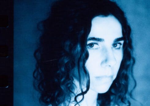 Il nuovo album di PJ Harvey ci porta in una terra di tutti e di nessuno