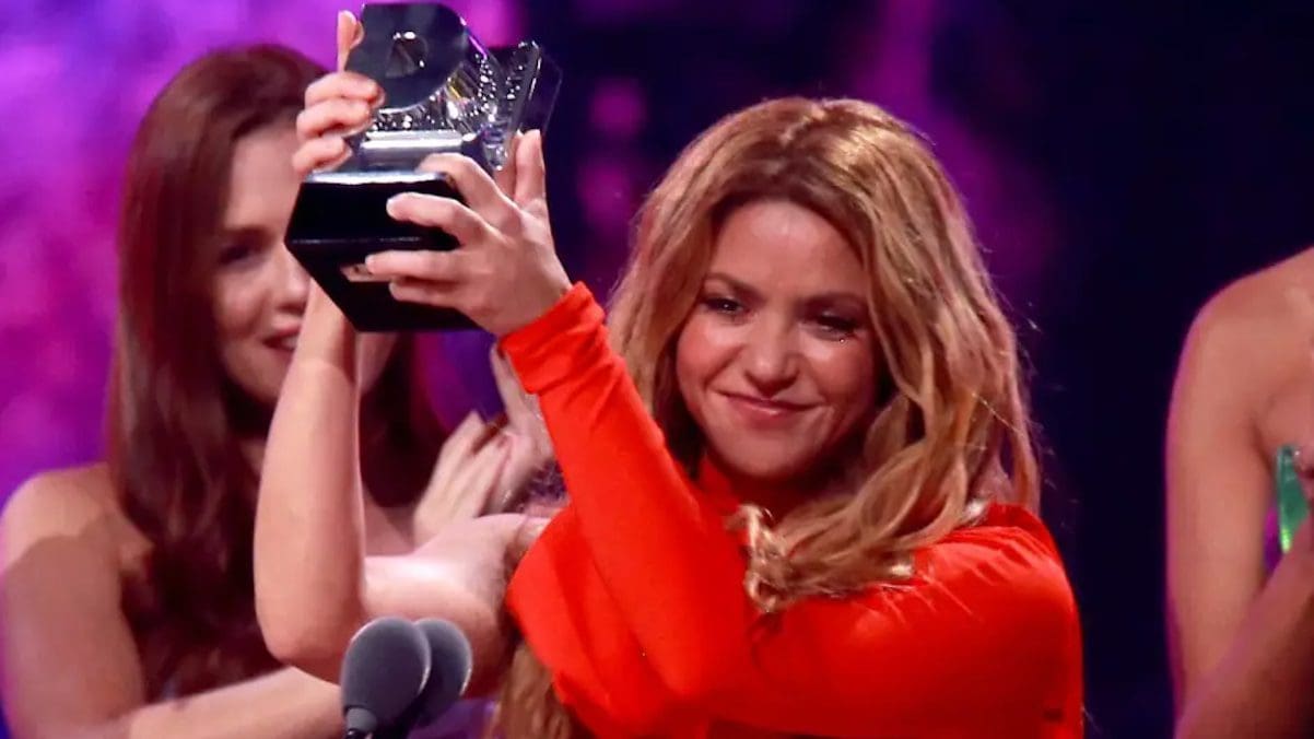 Shakira: touching performance at Premios Juventud 2023