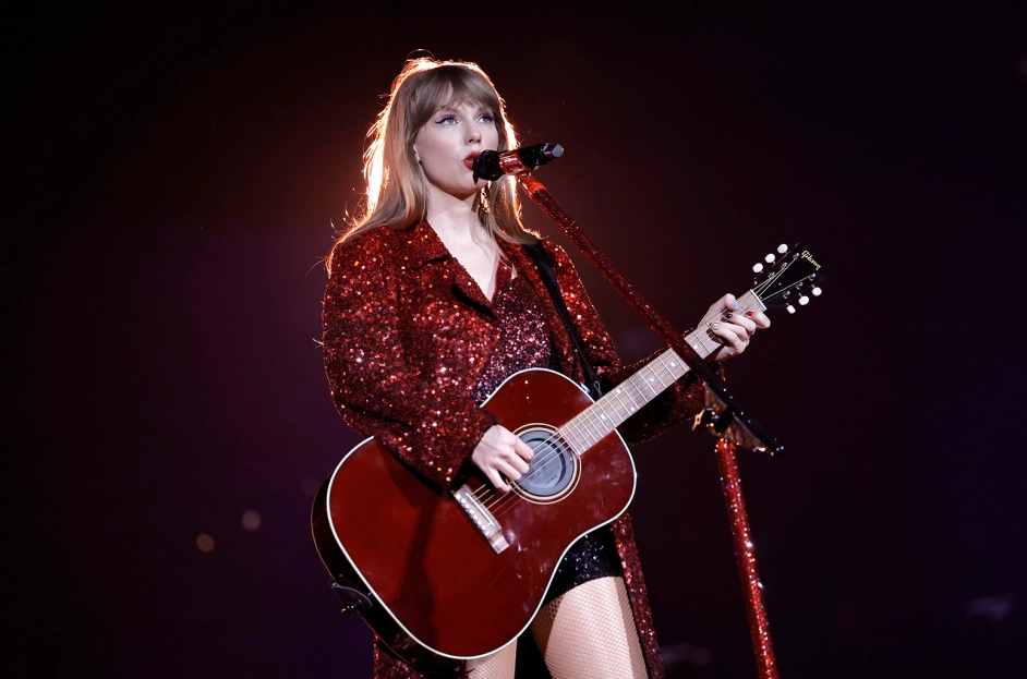 Taylor Swift forgets lyrics to ‘Last Kiss’ during concert