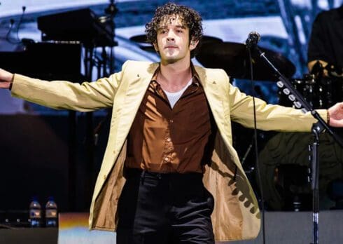 The 1975, Matty Healy prende in giro il governo malese: «Volete i miei consigli di viaggio?»