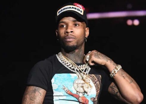 Tory Lanez condannato a 10 anni di carcere per aver sparato a Megan Thee Stallion