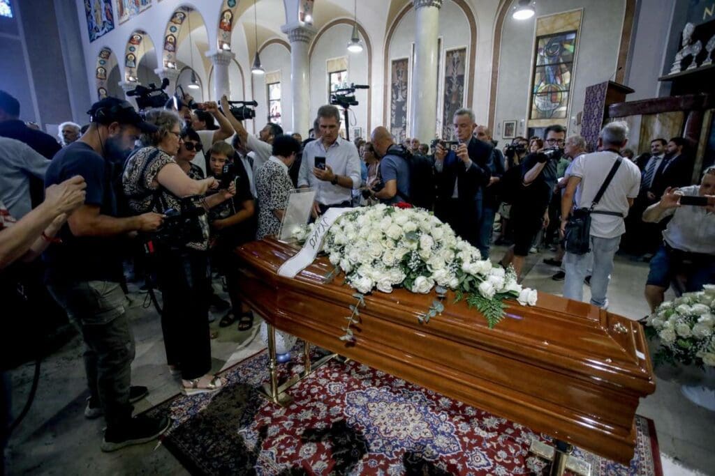 Al funerale di Toto Cutugno la folla intona “L’Italiano”. Presenti Pupo e Gianni Morandi