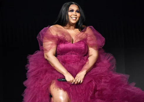 Lizzo è stata denunciata per molestie sessuali da ex ballerine del tour