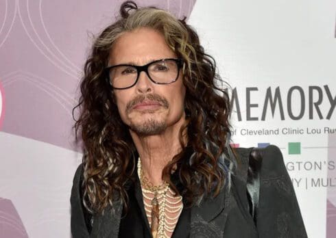 Gli Aerosmith hanno rimandato il tour per un problema alle corde vocali di Steven Tyler